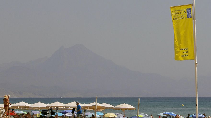 Calor de hasta 43 grados pone 13 comunidades en aviso, Aragón, Cataluña y Baleares en rojo