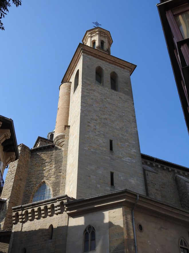 Rascacielos en Jaca. Torre medieval.