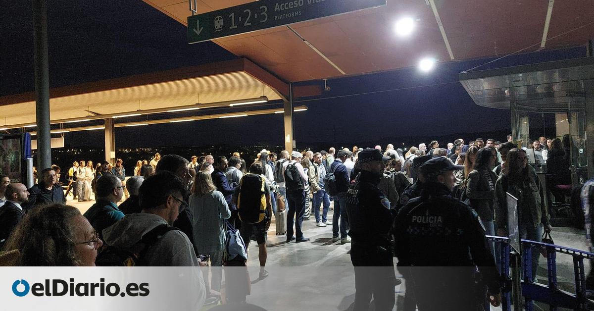 Un día más de retrasos en la alta velocidad de Toledo y presencia policial en la estación: “No somos criminales”