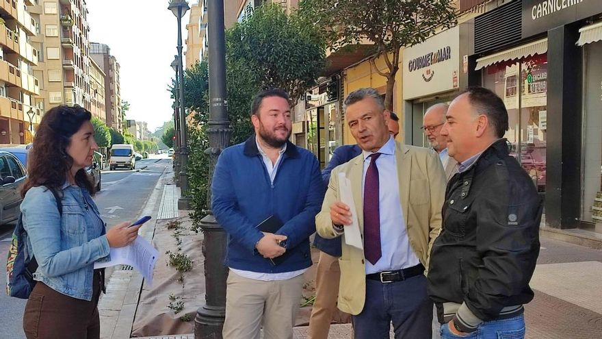 Las obras de Duquesa de la Victoria siguen a pesar de la denuncia anónima y Escobar defiende que "mejora los estándares ciclopeatonales"