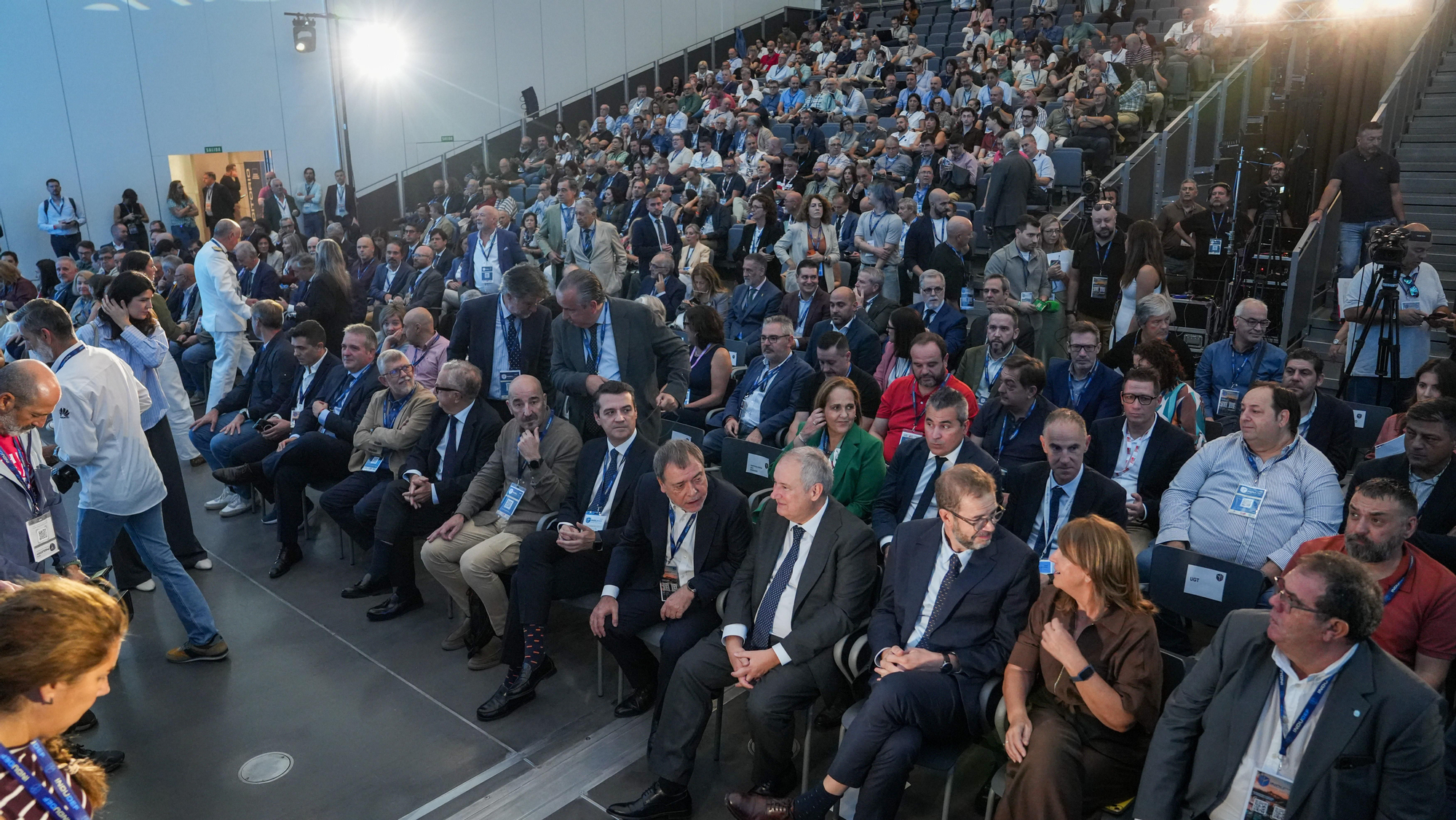 El ministro de Industria y Turismo, Jordi Hereu, y el alcalde de Córdoba, José María Bellido, durante la apertura del Foro Internacional de Defensa Indudef