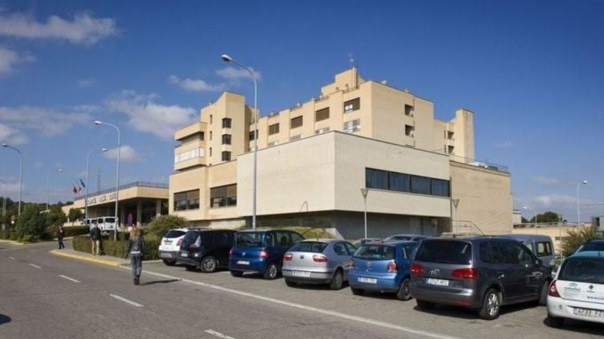 Tres heridos, dos menores de edad, tras sufrir una salida de vía y chocar contra un muro en Tudela