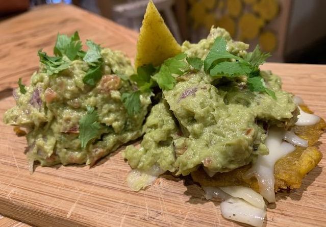 Patacones con guacamole
