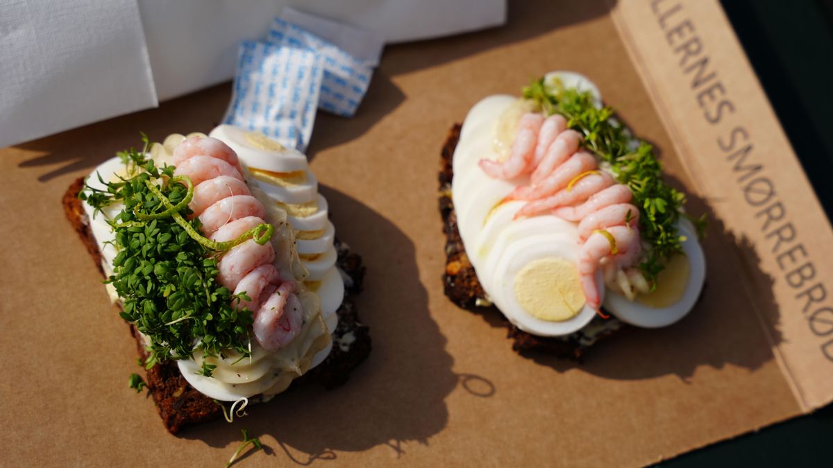 Un ejemplo del típico smørrebrød de Copenhague.
