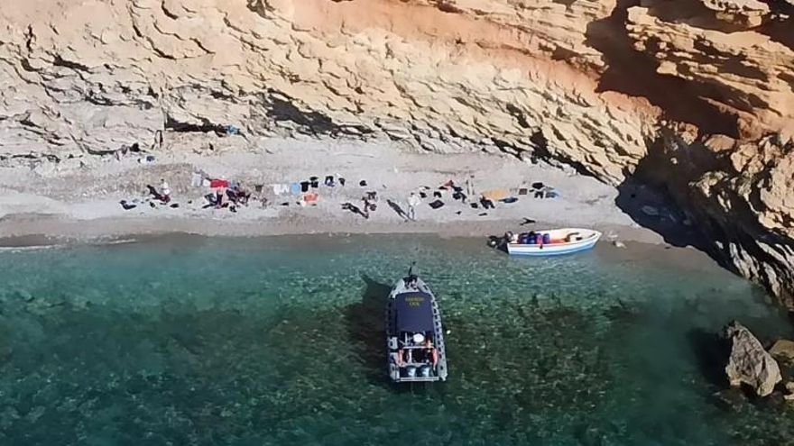 Almenys dos morts, una desena de desapareguts i 19 supervivents en naufragar una pastera al sud de Cabrera