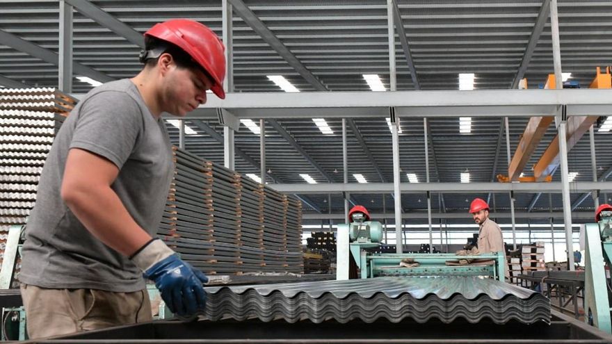 La OCDE empeora su previsión para Argentina y dice que la economía caerá el 4% este año