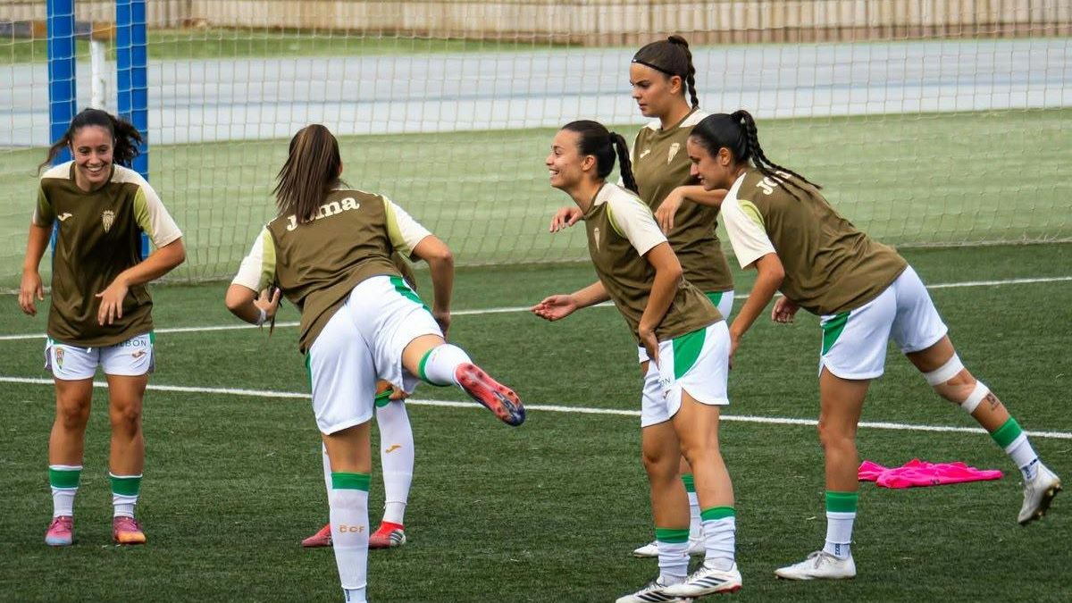 Calentamiento antes de un partido del Córdoba Femenino