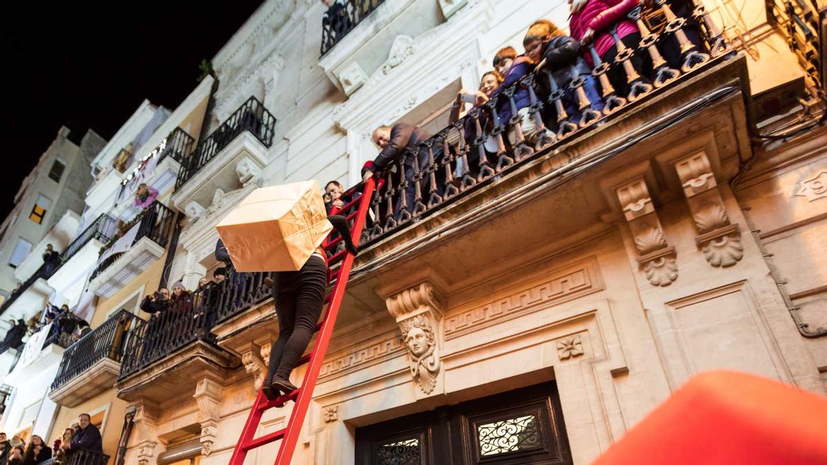 Cuando los Reyes Magos no esperan al día 6: la tradición de comarcas valencianas de recibir los regalos la noche anterior