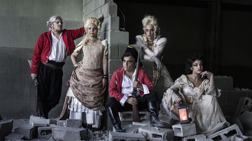 Dos damas tilingas y una mestiza chúcara, perdidas en la noche virreinal