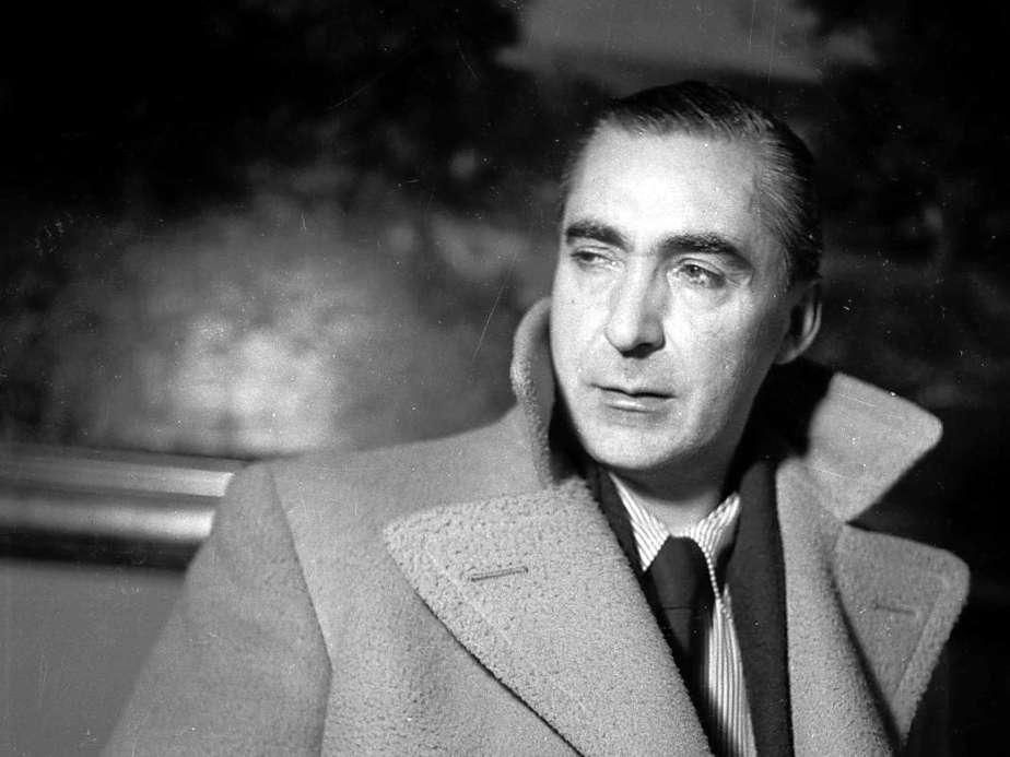 Curzio Malaparte se encontraba como corresponsal de guerra en Finlandia, donde cultivó la amistad de Foxá, a quien luego humillaría en su novela Kaputt. La historia de los muchachos del campo de Nastola, contada en su obra “Diario de un extranjero en París”, permite entender por qué su repatriación a España se demoró más de un año (https://democresia.es/pensamiento/historia/curzio-malaparte-lado-incorrecto-nuestra-historia/)