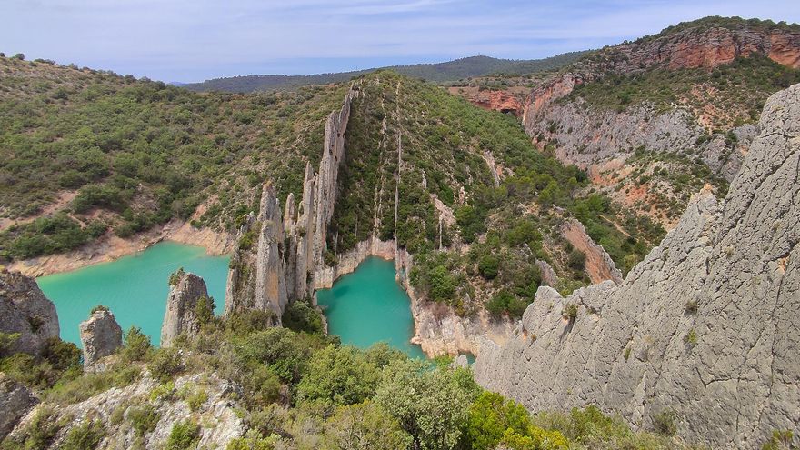 Son paredes rocosas espectaculares, la llaman 'La muralla china de Finestres' y está... en Huesca