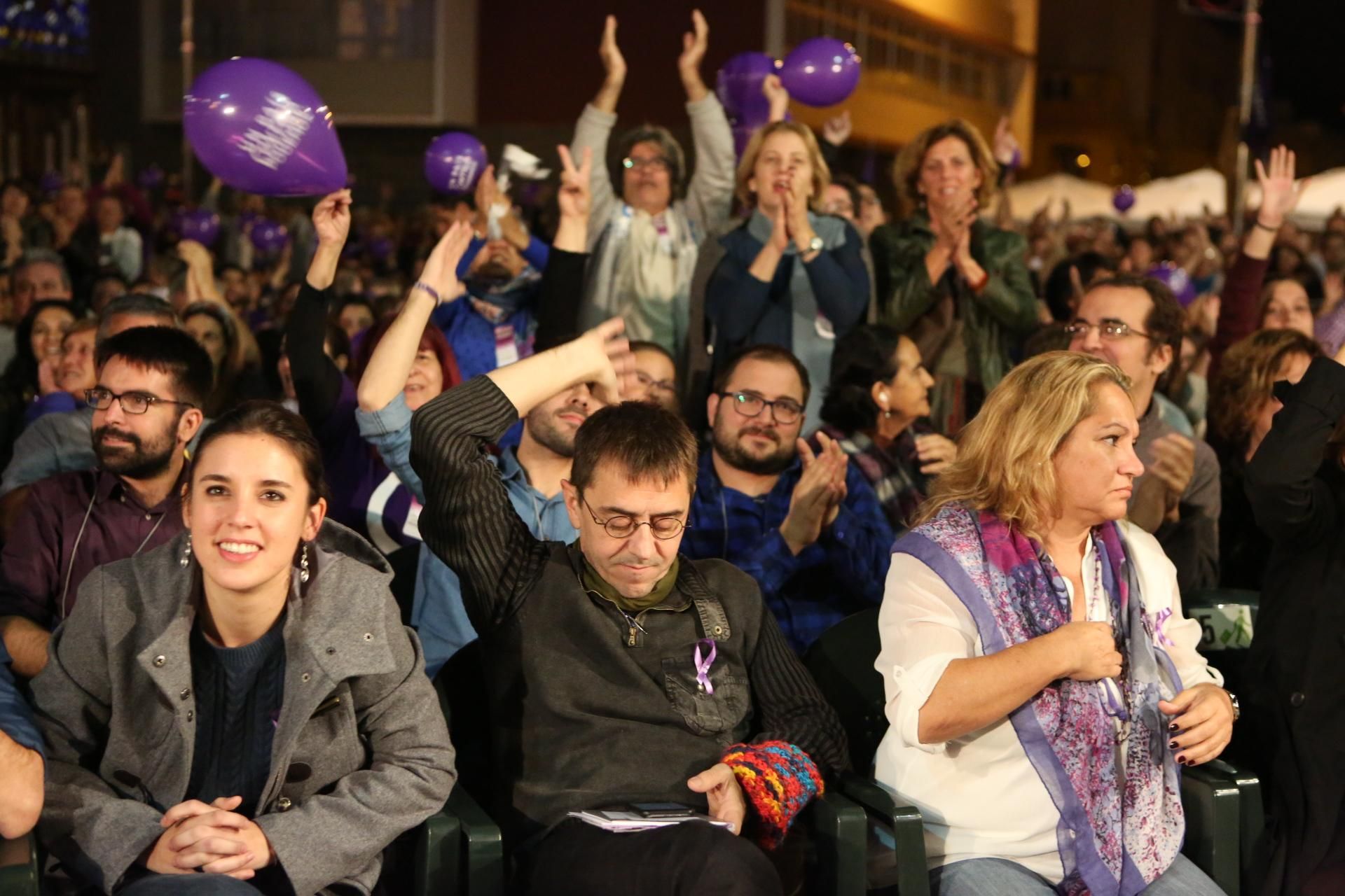 Irene Montero y Monedero en el acto de Podemos en Gran Canaria (ALEJANDO RAMOS)