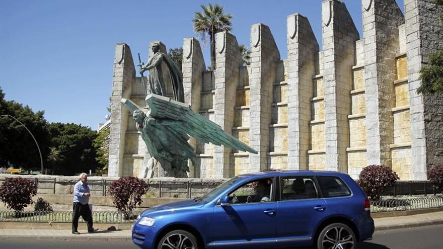 A 16 -year struggle to withdraw the monument to Franco de Santa Cruz de Tenerife (which is not BIC) and comply with the laws