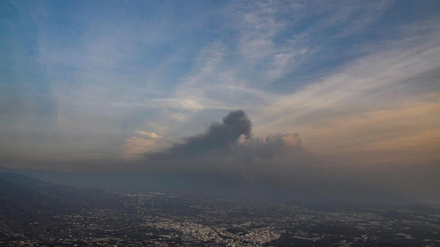 La mala calidad del aire imposibilita cualquier actividad al aire libre en Los Llanos, donde reina el silencio