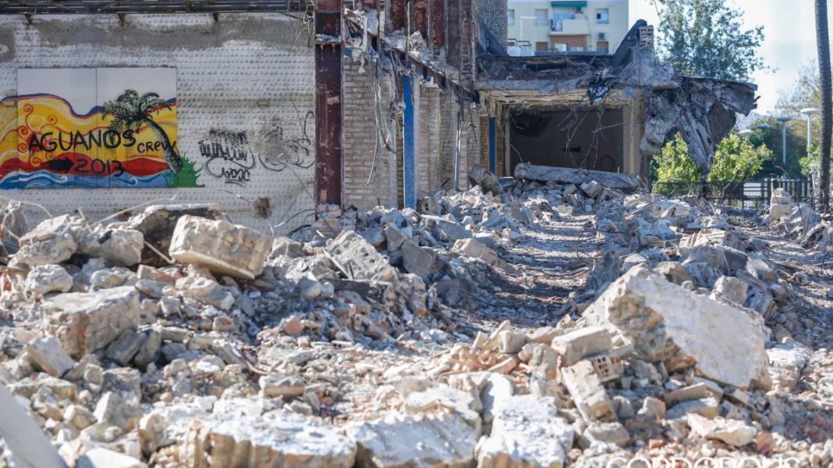 Demolición del pabellón de la Juventud