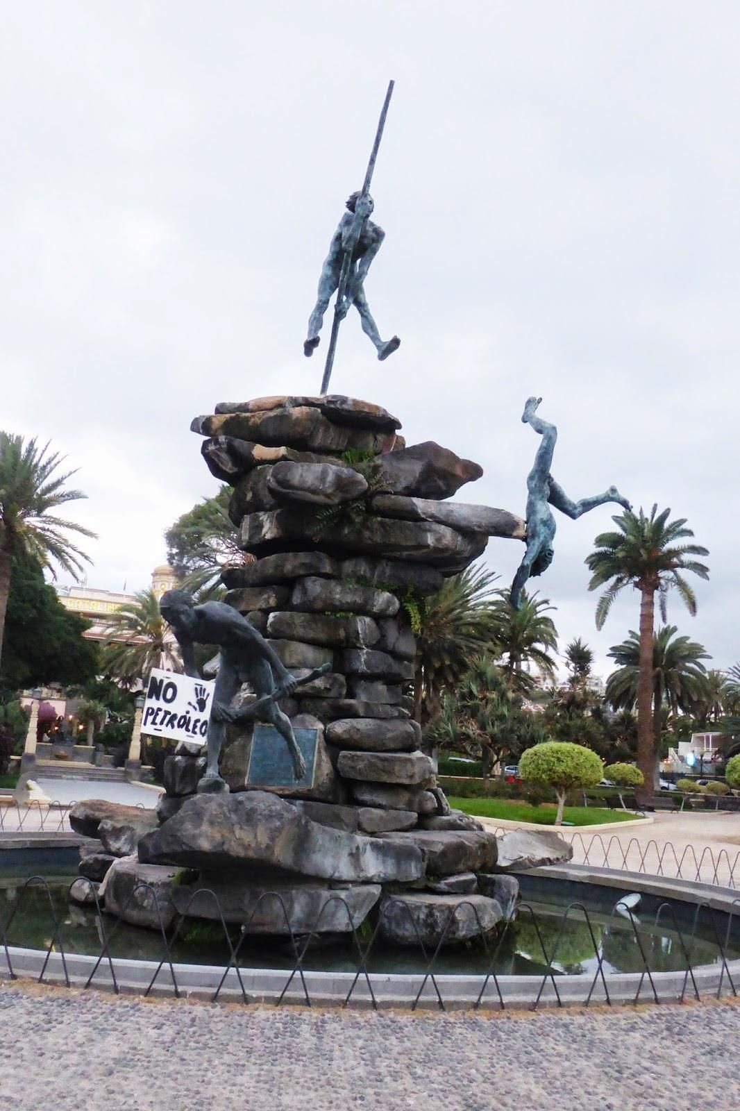 Estatuas contra el petróleo.