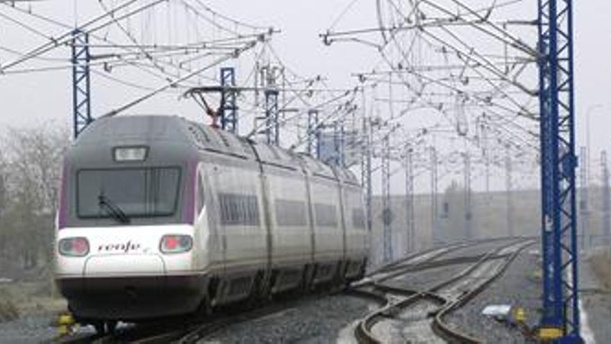 La línea de alta velocidad Madrid-Extremadura no estará completa hasta 2030 según el último informe del Gobierno
