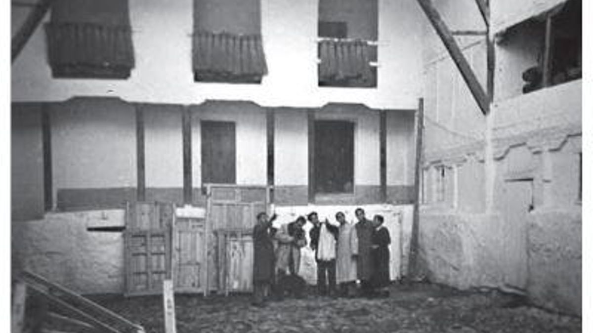 ALMARCHA NÚÑEZ-HERRADOR, María Esther (2016). "Arquitectura y Restauración Monumental en Castilla-La Mancha durante el franquismo". Página 392