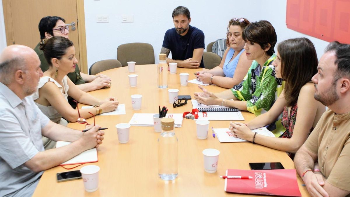 La ministra Sira Abed Rego se reúne en Murcia con Comisiones Obreras, UGT y USO