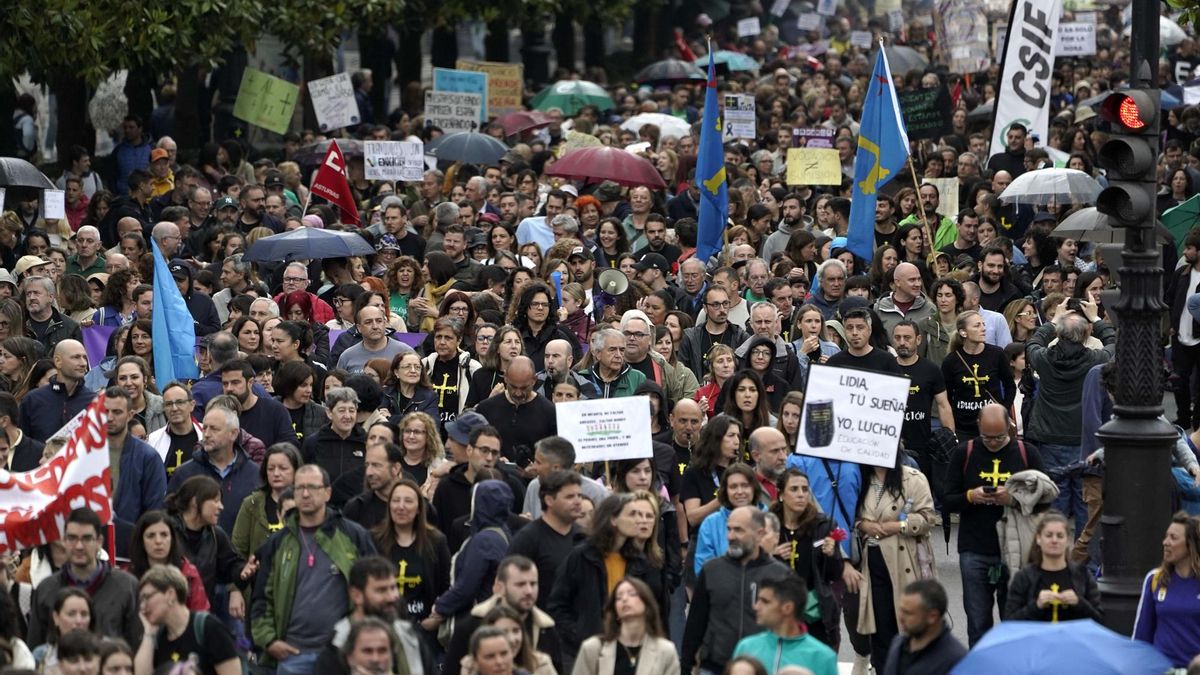 Manifestación en Oviedo el pasado domingo convocada por los sindicatos educativos