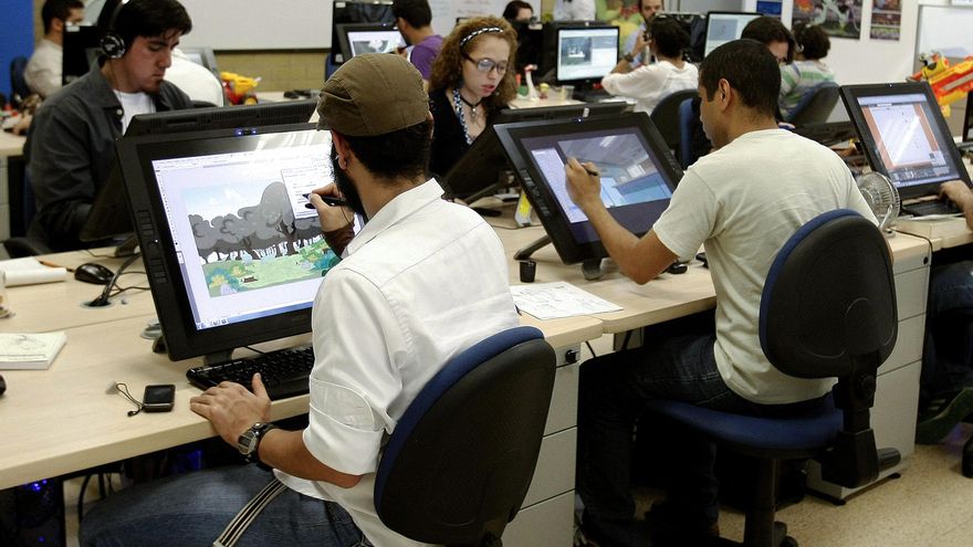 Los hombres cobran mucho más en complementos salariales que las mujeres incluso en perfiles similares