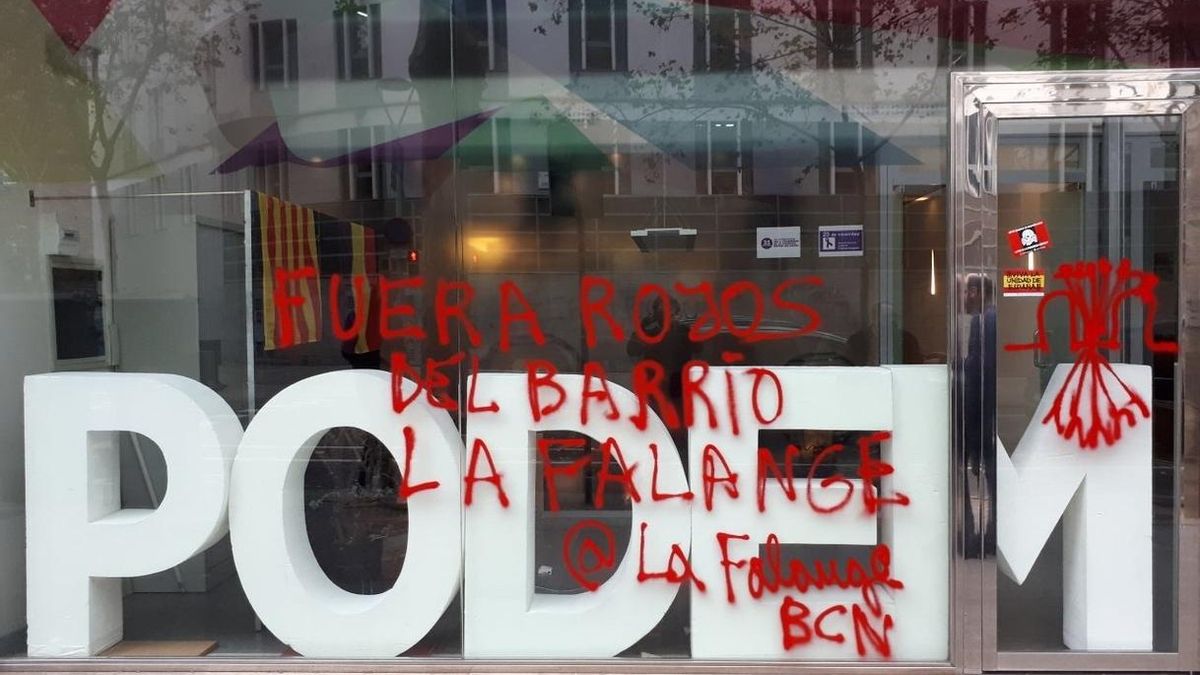La sede de Podem en Cataluña amanece con pintadas falangistas