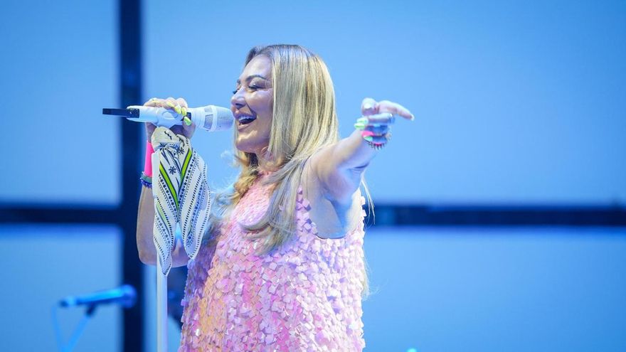 La Oreja de Van Gogh inunda de 'Rosas' y nostalgia el Córdoba Live