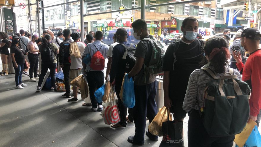 Una organización hispana crea un fondo para apoyar a migrantes enviados a Nueva York