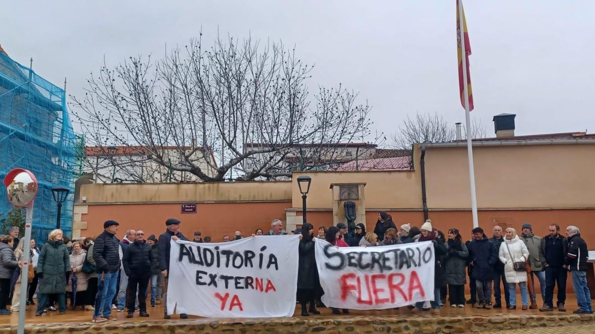 Más de 100 personas recuerdan que "Hervías no va a permitir que sus instituciones funcionen sin control ni transparencia"