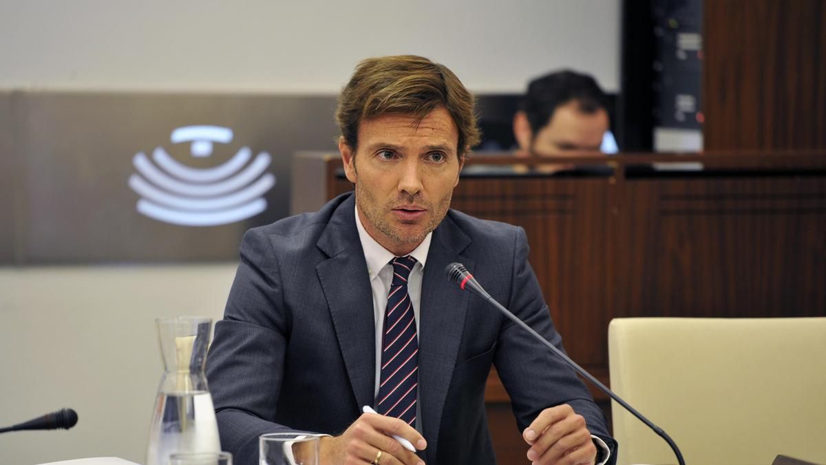 El Gobierno de Guardiola modifica la plantilla de Educación para subir la categoría de la hermana del 'número dos' de la consejería