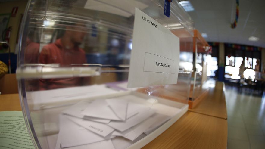 10.594 ciudadanos se han excusado de participar en mesas electorales el 4M. EFE/Javier Lizón/Archivo