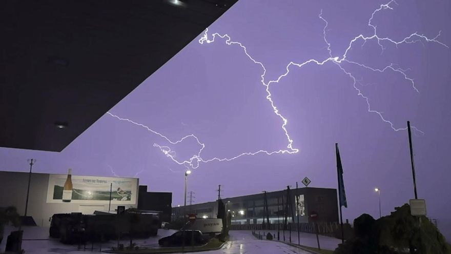 Lluvia y tormentas en el inicio del fin de semana, con calor intenso en el sur peninsular