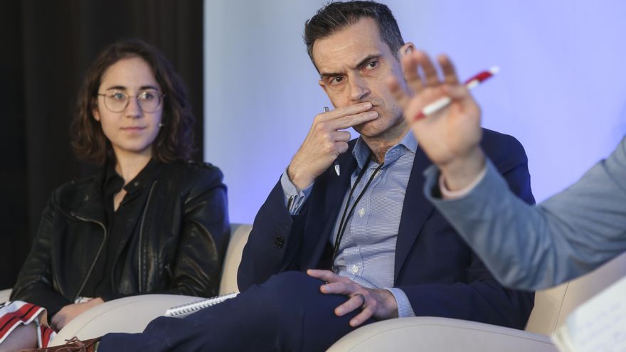 Francesco Guerrera, subdirector de Economía en la Repubblica y Sara Cooper, gerente de proyectos técnicos en My Country Talks/Europe Talks