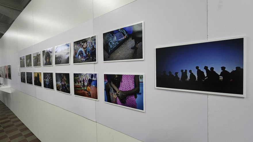 La crisis migratoria en la selva del Darién, captada en una muestra fotográfica en Panamá