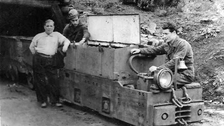 Maquinistas de una explotación minera