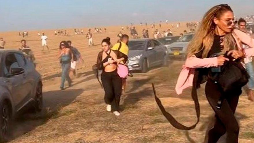 Maya Elfaks, sobreviviente de la masacre en el festival israelí: “Me escondí en un agujero y estaba segura de que iba a morir allí”