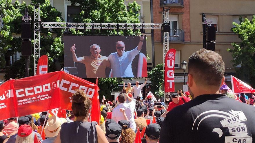 Los líderes de CCOO y UGT, Unai Sordo y Pepe Álvarez, en el acto sindical organizado este jueves en Madrid.