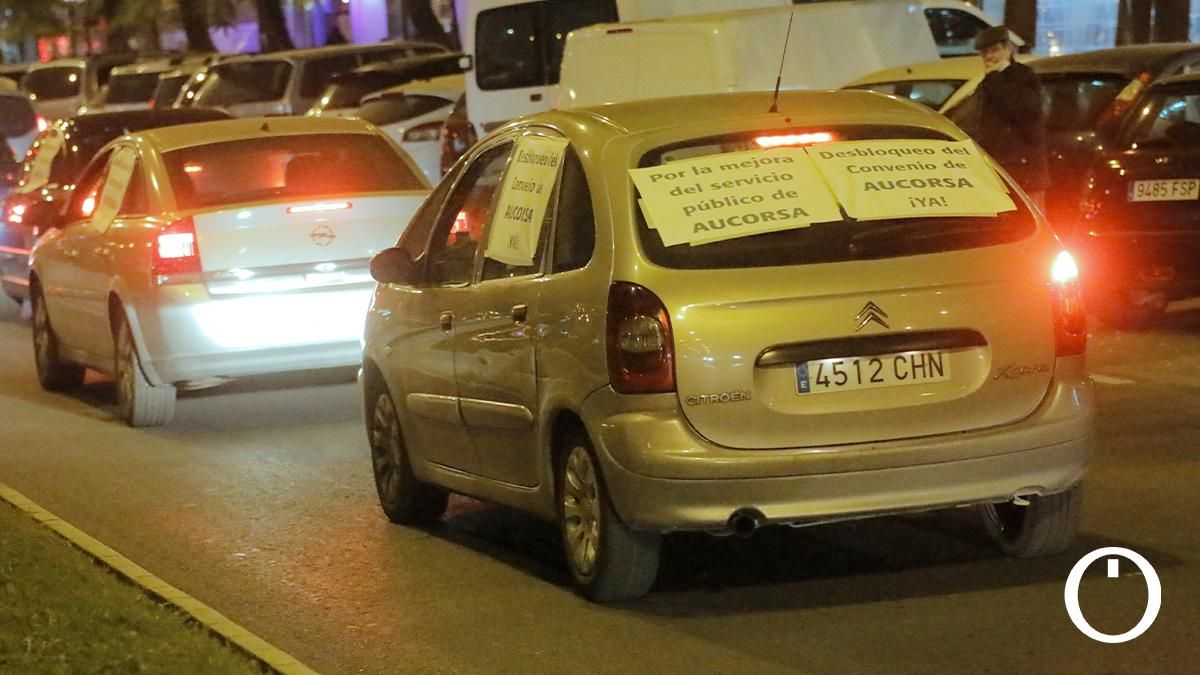 Caravana de coches de trabajadores de AUCORSA