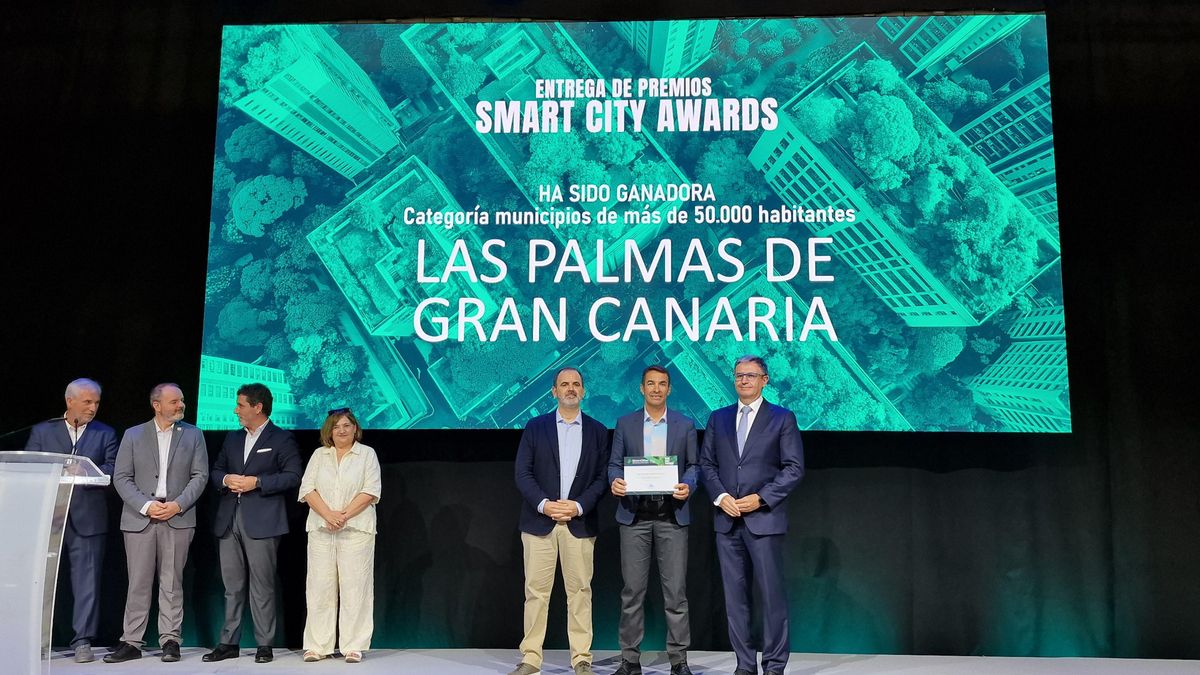 El director general de Innovación Tecnológica del Ayuntamiento, Manuel Ángel Castellano, recibe el galardón Greencities 2025.