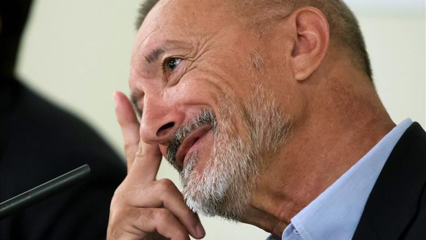 Pérez-Reverte publicará en noviembre "La Guerra Civil contada a los jóvenes"