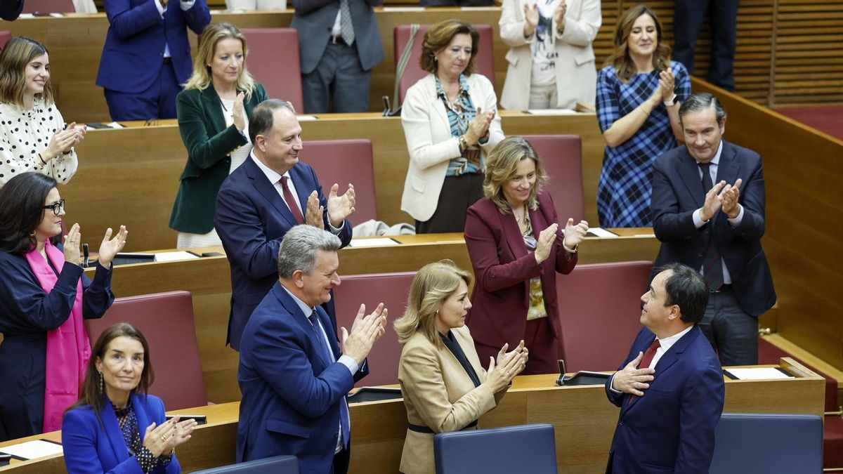 El PP aplaude los cien días de Llorca, que la oposición ve pobres y Vox destaca su sello