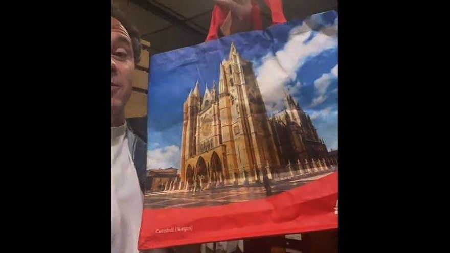 Alcampo confunde la Catedral de León con la de Burgos