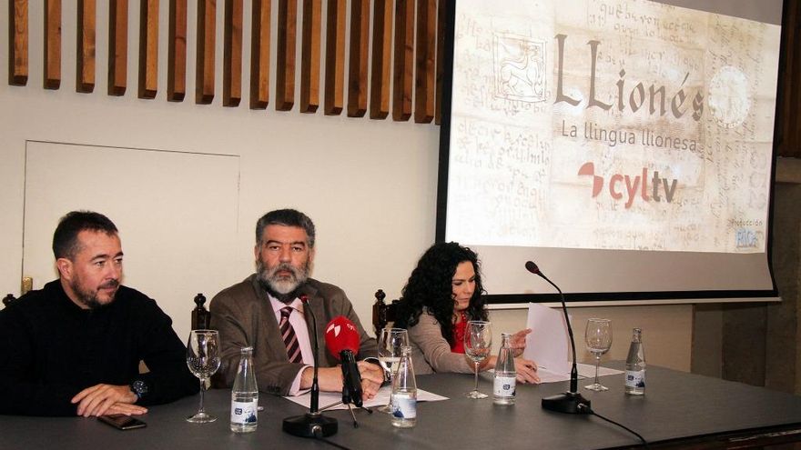Peio García / ICAL Francisco Temprano(C), director de Producción de RTVCYL, presenta el estreno de una serie de reportajes sobre la 'Llingua Llionesa'