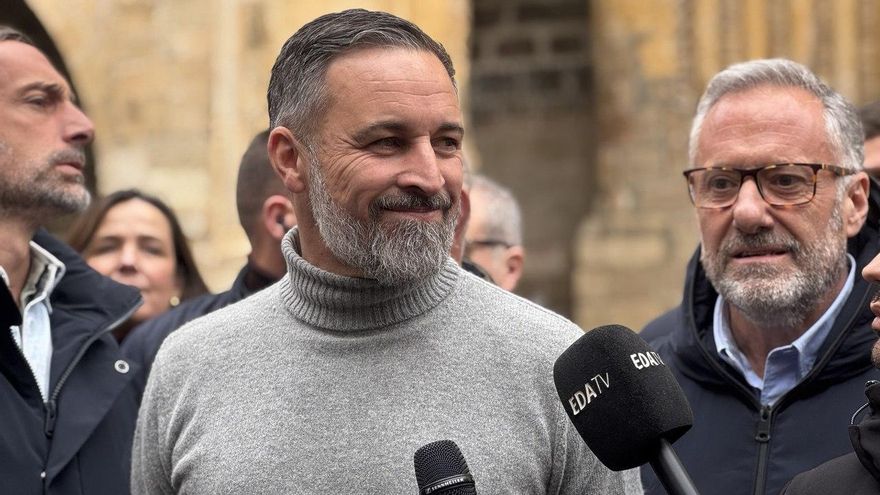 El alavés Abascal lleva la campaña de Castilla y León a Treviño para defender en medio de protestas que “es Burgos”