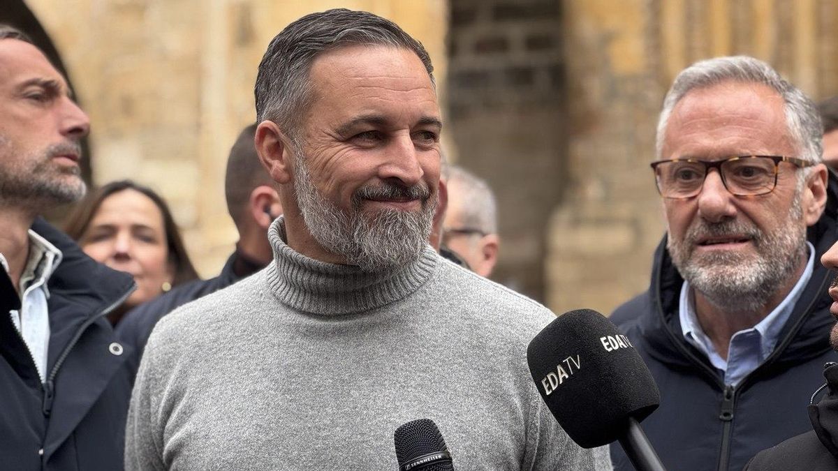 El alavés Abascal lleva la campaña de Castilla y León a Treviño para defender en medio de protestas que “es Burgos”