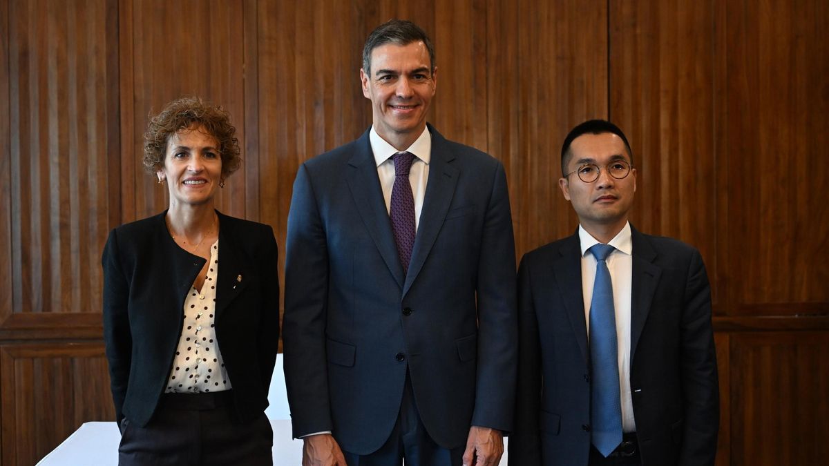 Chivite y Sánchez cierran en China la inversión de 400 millones de Hithium en Navarra