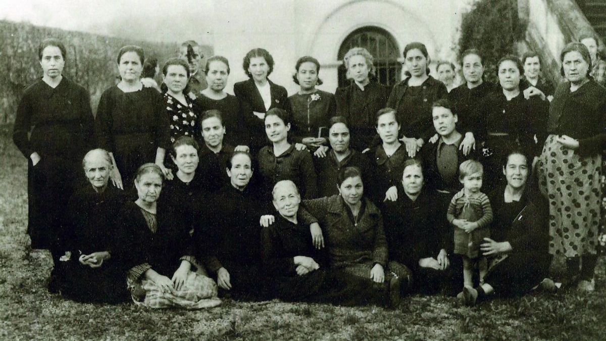 Grupo de mujeres de Tembleque fotografiadas en la prisión de Durango antes de ser trasladadas a Amorebieta