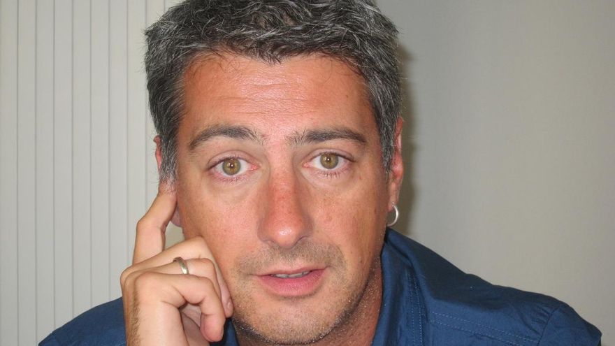 EH Bildu: "Los mayores delincuentes no están en la cola de Lanbide, sino que llevan corbata"