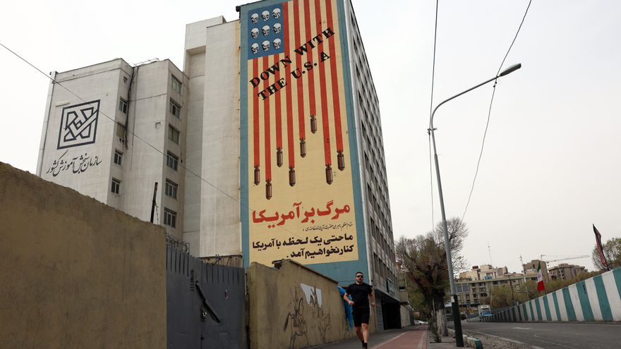 Un mural antiestadounidense en Teherán, Irán.