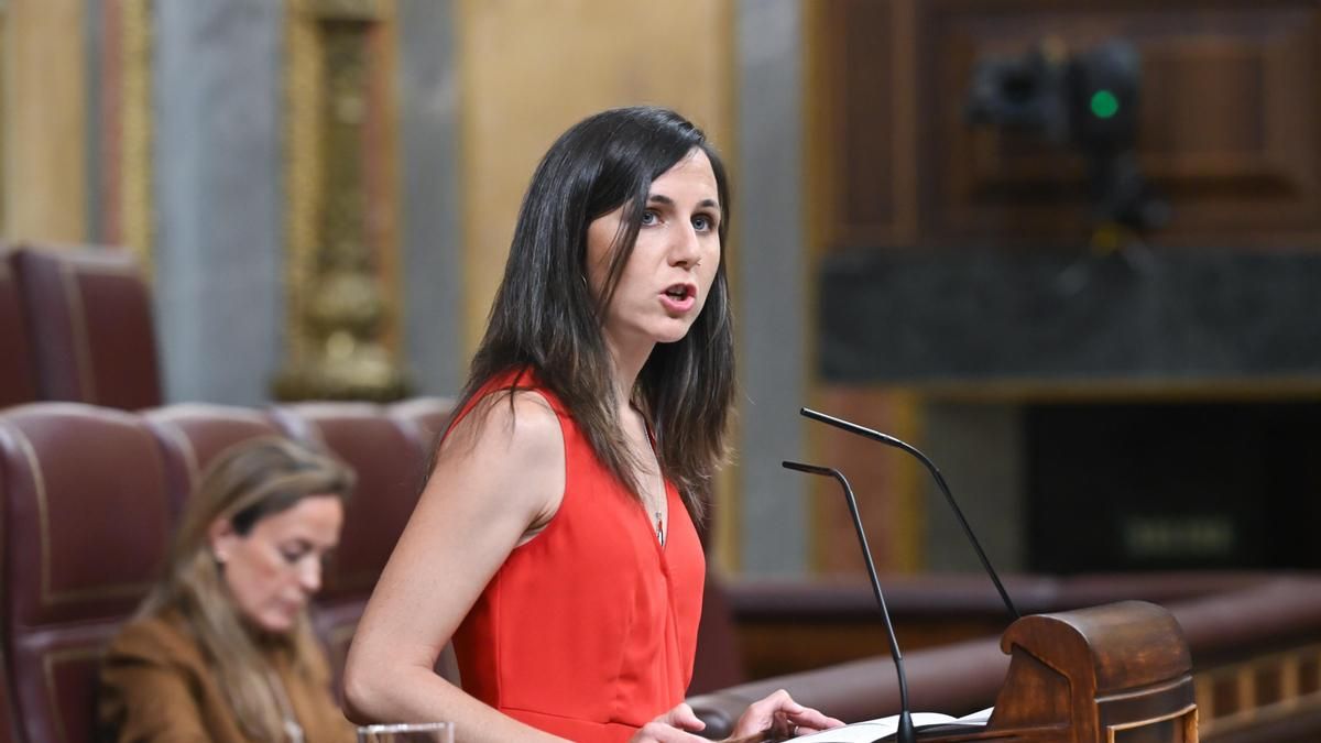 La secretaria general de Podemos, Ione Belarra, interviene durante una sesión plenaria en el Congreso.